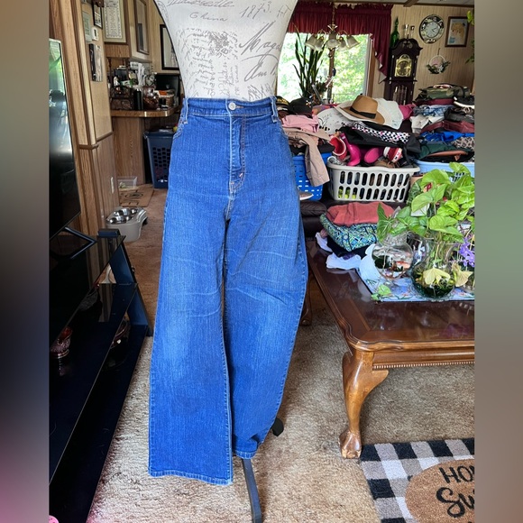 Levi's Denim - Women’s Levi’s 512 perfectly slimming denim jeans flare leg size 18M.